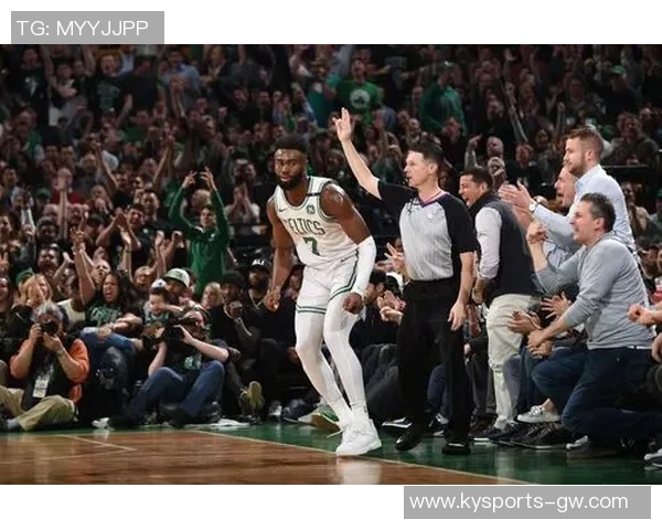 杰伦布朗表现出色17投8中斩获20分外加8篮板5助攻4抢断三分球命中率待提升 杰伦布朗表现出色17投8中斩获20分外加8篮板5助攻4抢断三分球命中率待提升